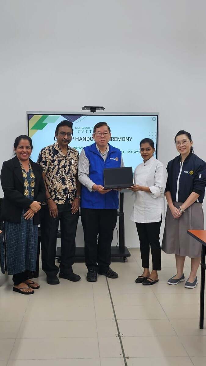 081024 Laptop Handover Cermony (12)